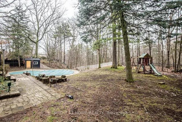 Additional image 37 of 1276 HILLVIEW Cres