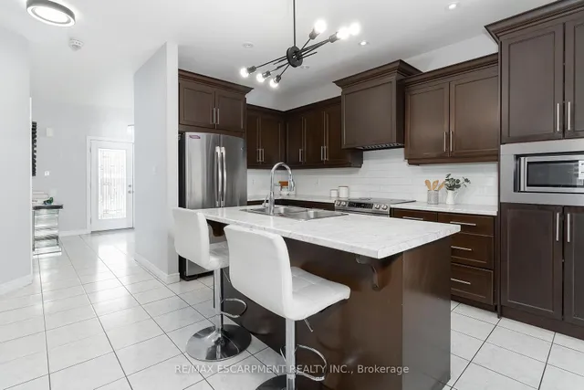 Additional image 6 of 24 Dunvegan Pl