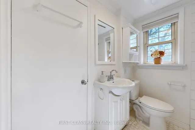 Additional image 33 of 2950 Bayview Ave