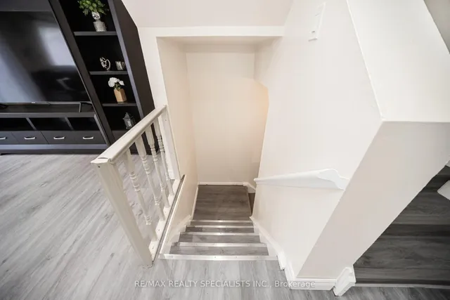 Additional image 32 of 144 Fleetwood Cres