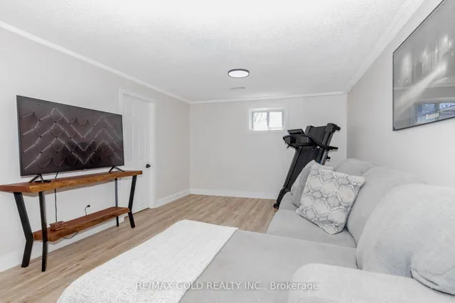 Additional image 36 of 37 Brookdale Cres