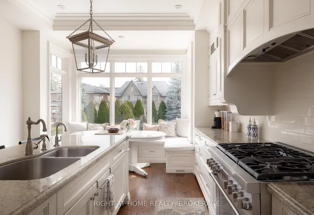 Additional image 10 of 179 Yonge Blvd