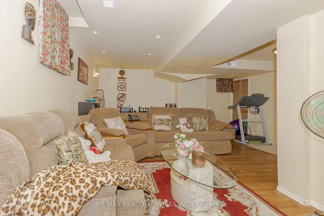 Additional image 43 of 66 Viceroy Cres