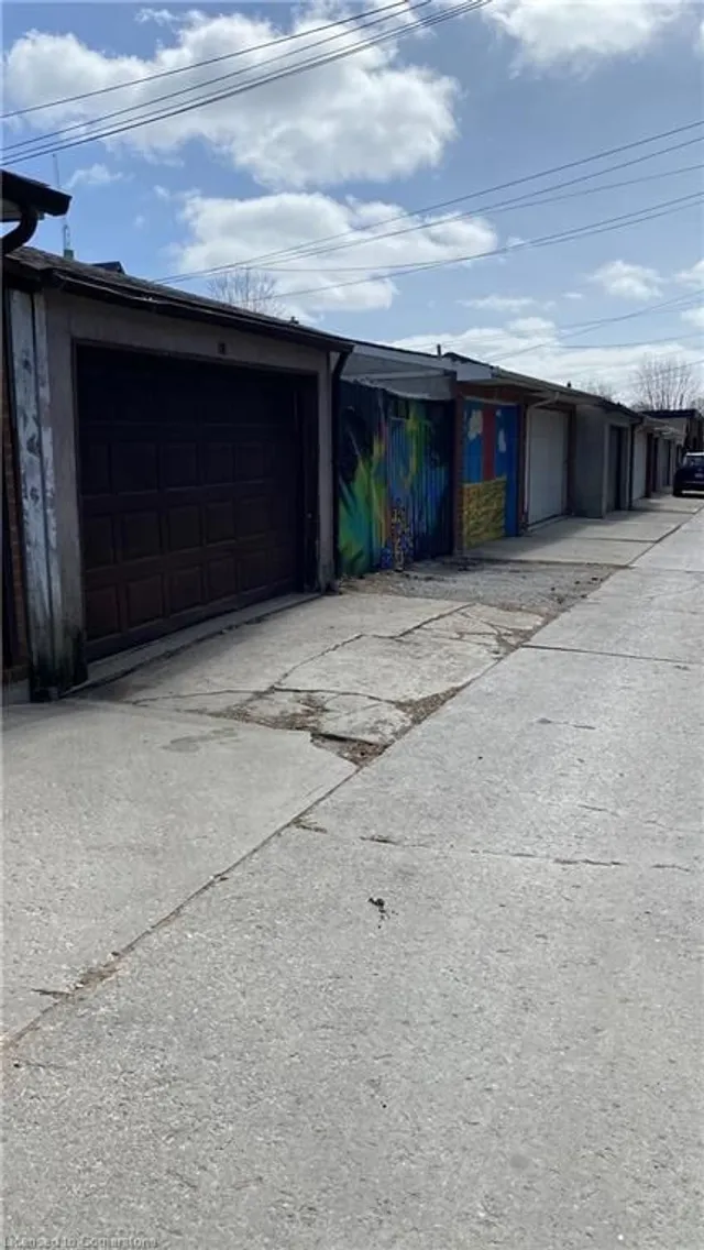 Additional image 30 of 82 Uxbridge Ave