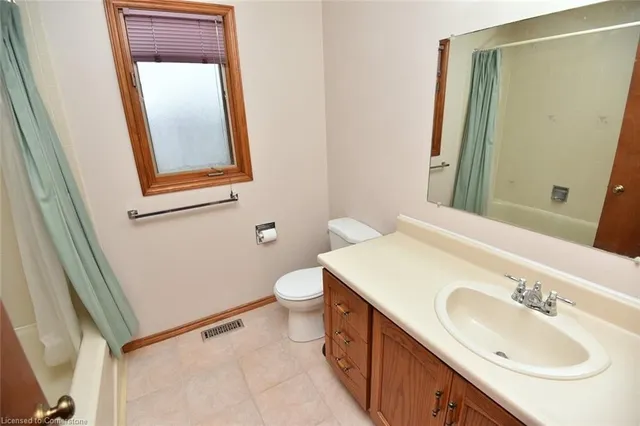 Additional image 38 of 35 Daffodil Cres
