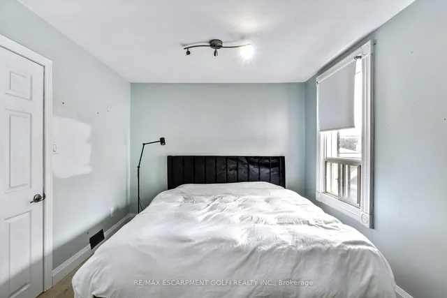 Additional image 28 of 131 Alpine Ave