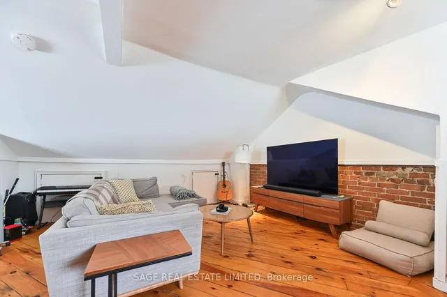 Additional image 18 of 216 Balsam Ave