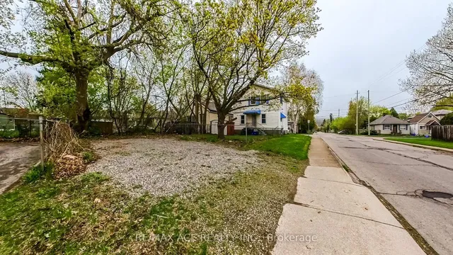 Additional image 38 of 114 Royal Ave