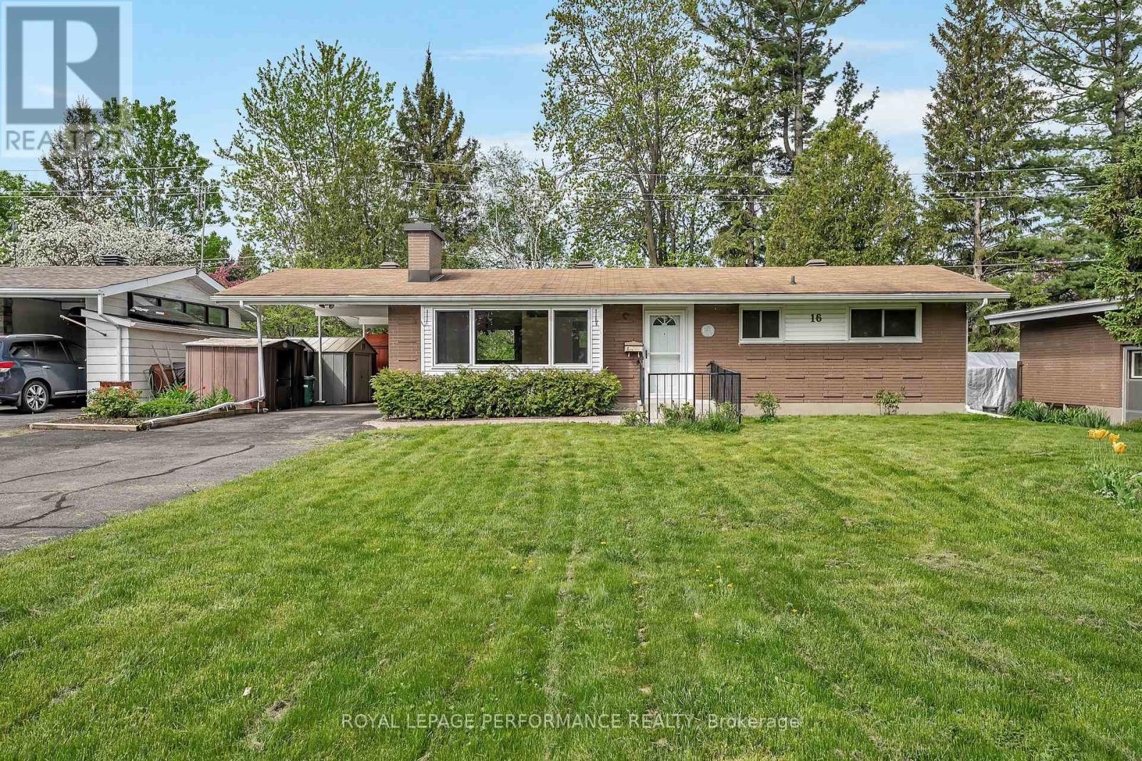 16 SOLVA DRIVE|Ottawa, Ontario K2H5R5