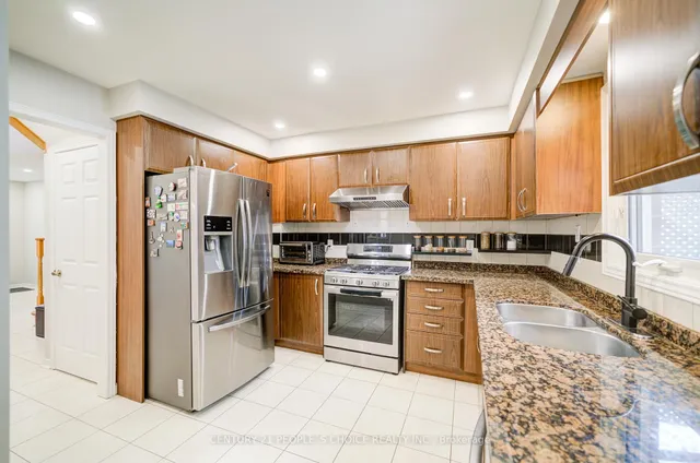 Additional image 18 of 157 Cinrickbar Dr