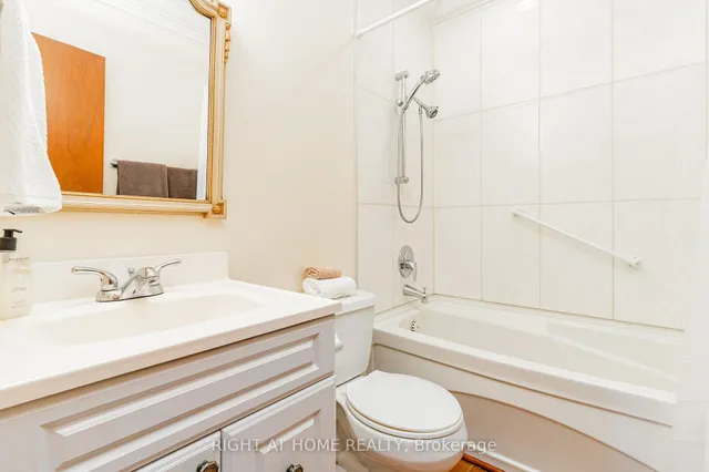 Additional image 18 of 74 Upper Canada Dr Unit 1