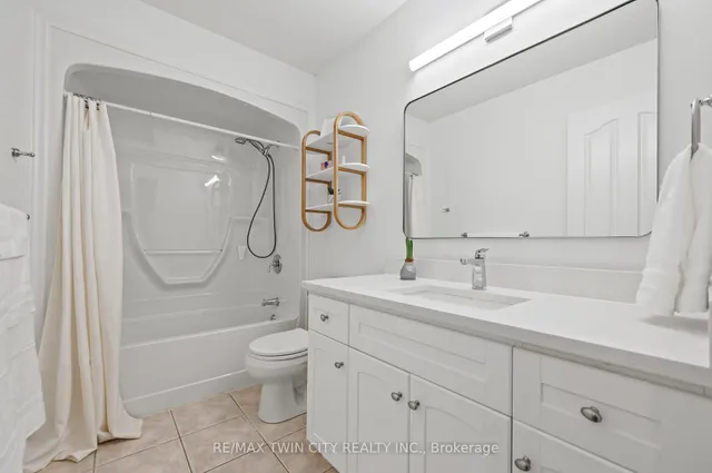 Additional image 32 of 533 Falconridge Cres