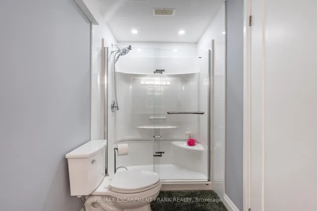 Additional image 41 of 36 Showcase Dr