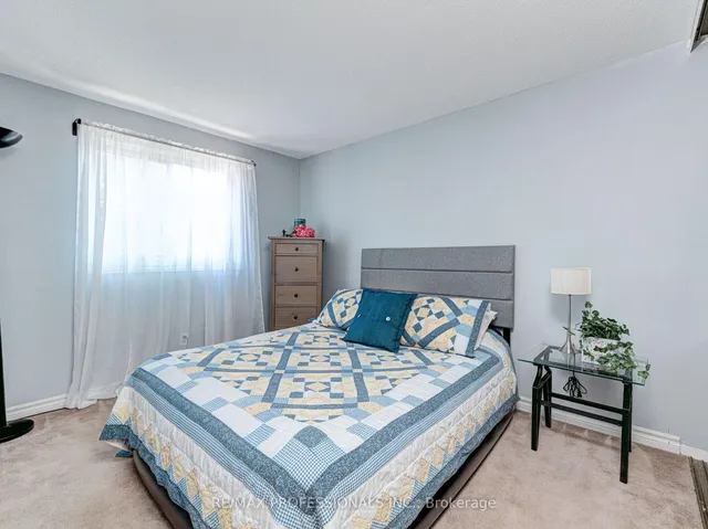 Additional image 10 of 2416 Malcolm Cres