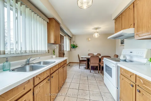 Additional image 11 of 6899 Darcel Ave