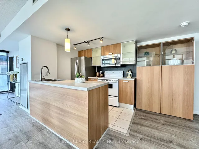 Additional image 9 of 38 Grenville St Unit 1107