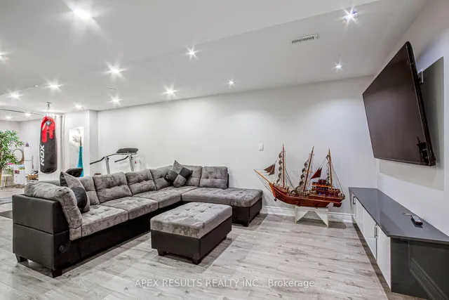 Additional image 26 of 97 Trafalgar Dr