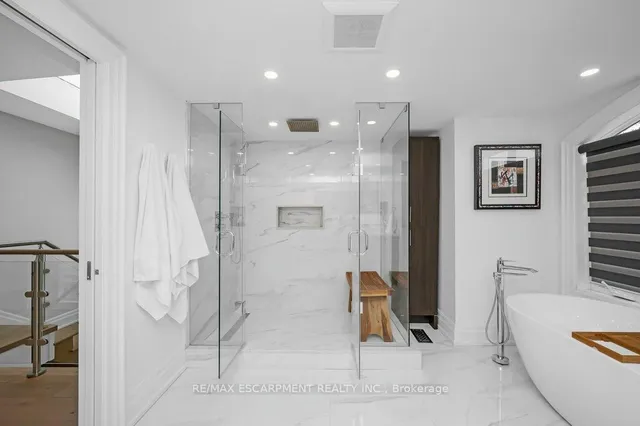 Additional image 33 of 820 Cosburn Ave