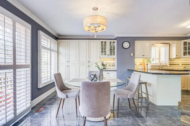 Additional image 16 of 2735 Kingsway Dr