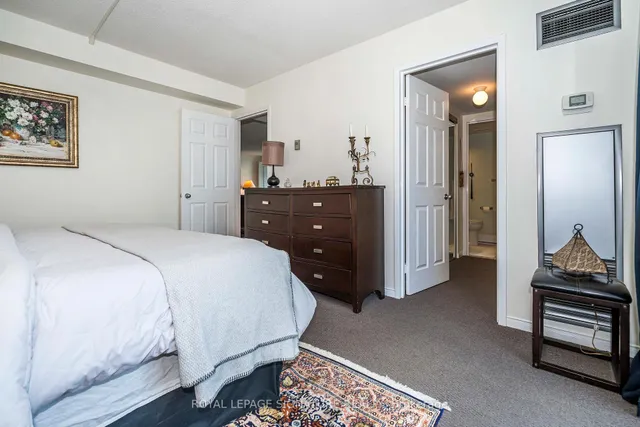 Additional image 16 of 99 Harbour Sq Unit 1812