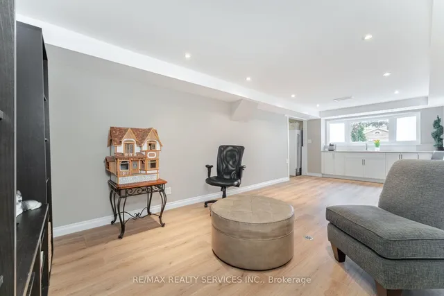 Additional image 38 of 41 Christie Dr