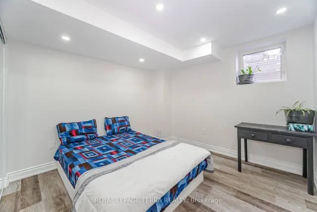 Additional image 41 of 15 Versailles Cres