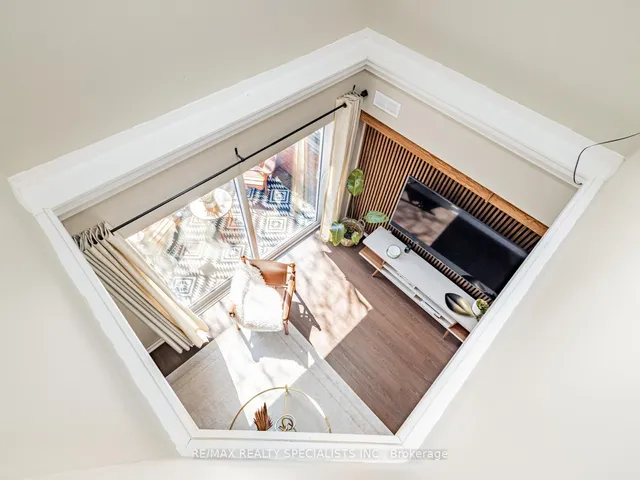 Additional image 30 of 2055 WALKERS Line Unit 227