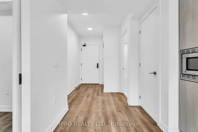 Additional image 4 of 1 Jarvis St Unit 828