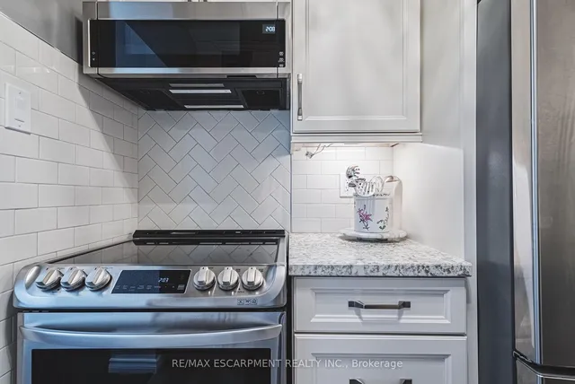 Additional image 7 of 2055 UPPER MIDDLE Rd Unit 304