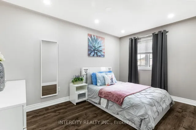 Additional image 25 of 54 Amethyst Circ