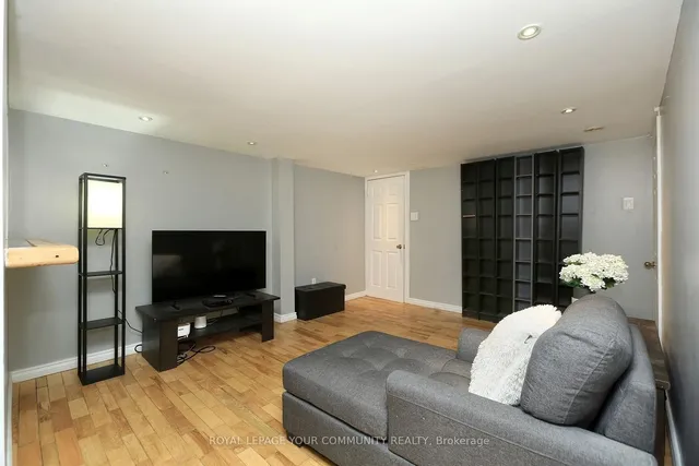 Additional image 21 of 23 Town House Cres