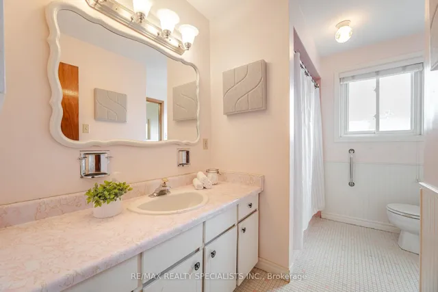 Additional image 14 of 523 Silver Creek Blvd