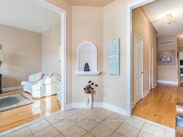 Additional image 4 of 35 Fontainebleu Rd