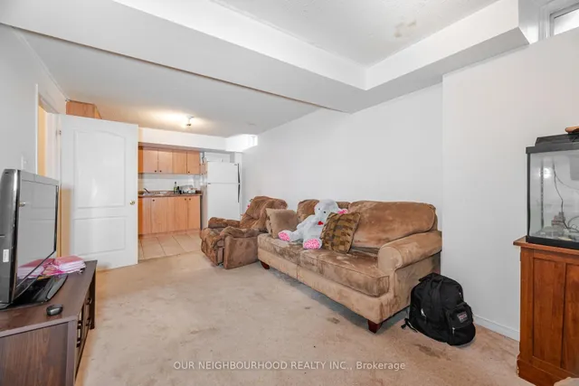 Additional image 30 of 71 Giraffe Ave