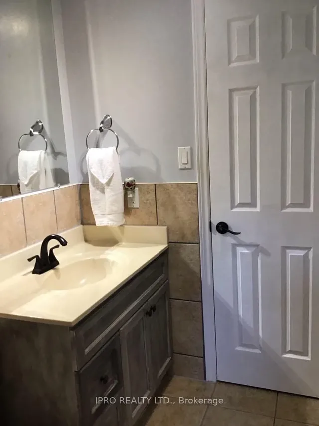 Additional image 36 of 41 Marchmount Cres