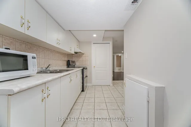 Additional image 38 of 803 Khan Cres
