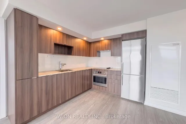 Additional image 6 of 225 Village Green Sq Unit 211