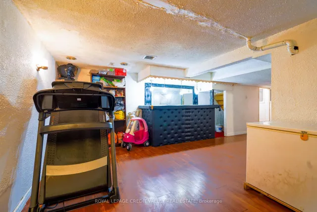 Additional image 43 of 8 Sandringham Crt