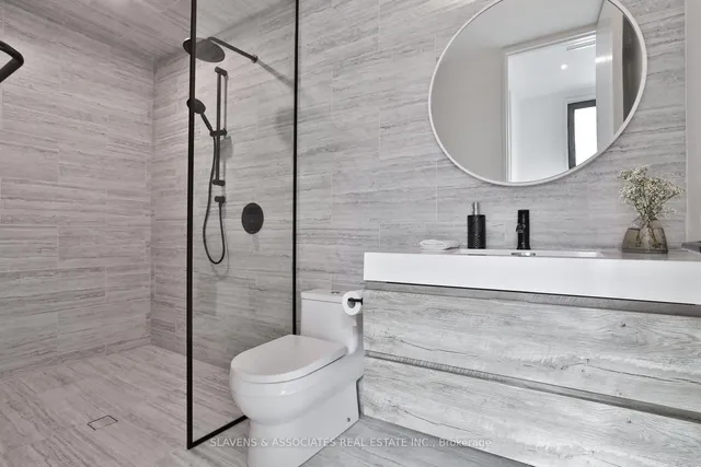 Additional image 43 of 216 Glenayr Rd