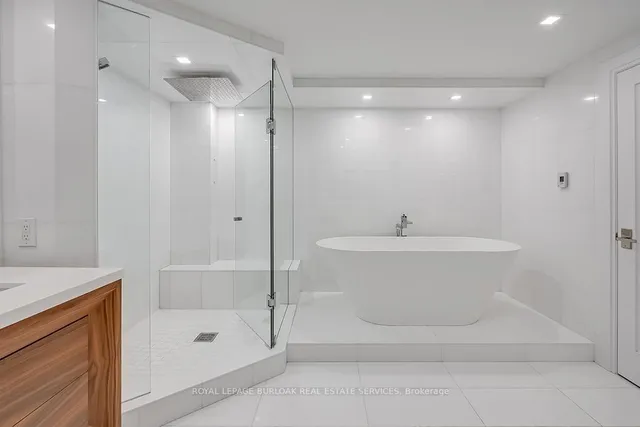 Additional image 21 of 2190 Lakeshore Rd Unit 605