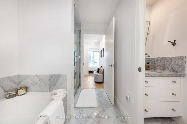 Additional image 13 of 20 Scrivener Sq Unit 905