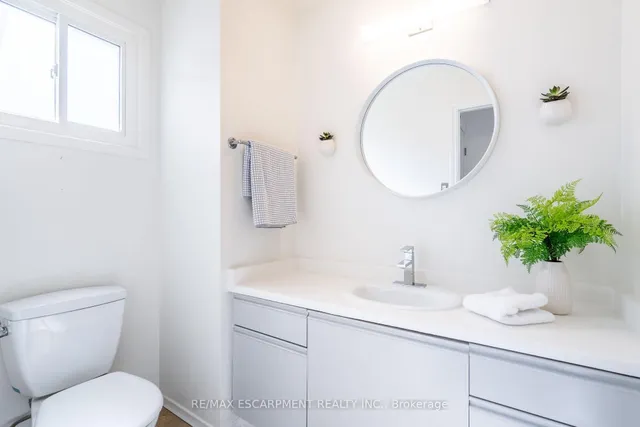 Additional image 21 of 2399 MALCOLM Cres