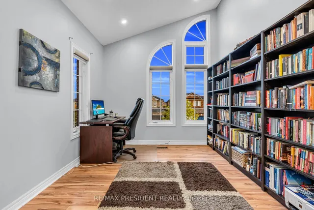 Additional image 21 of 994 Ledbury Cres