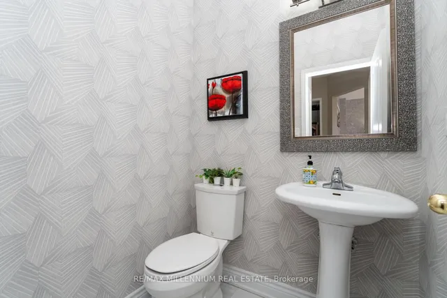 Additional image 23 of 62 Dunvegan Cres