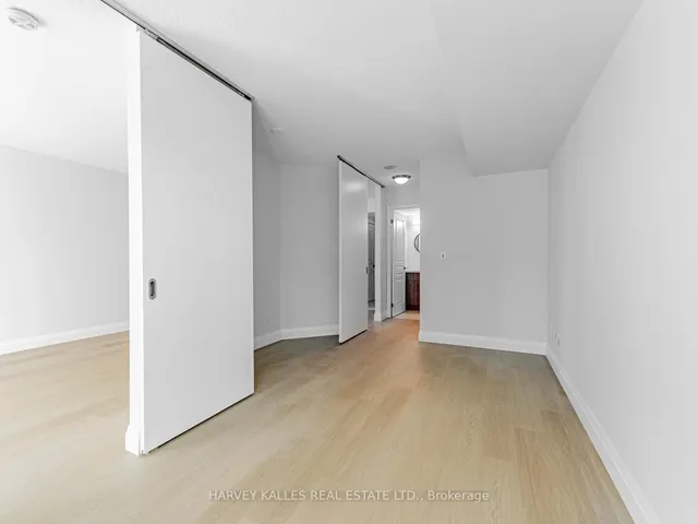 Additional image 13 of 18 Yonge St Unit 3013