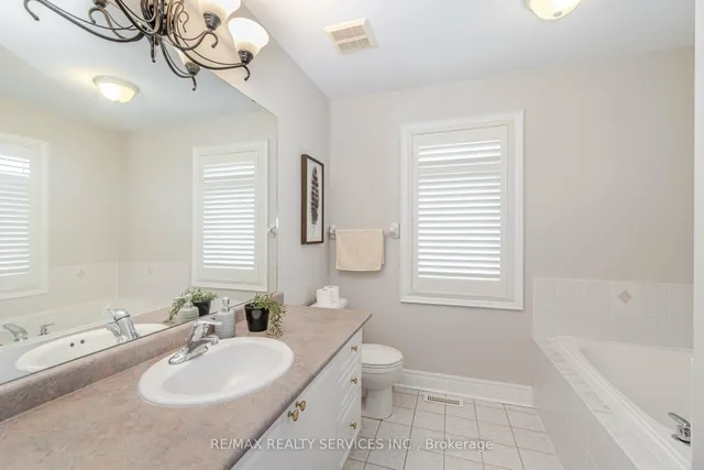 Additional image 31 of 32 Radial St