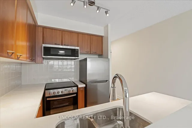 Additional image 16 of 36 Lee Centre Dr Unit 815