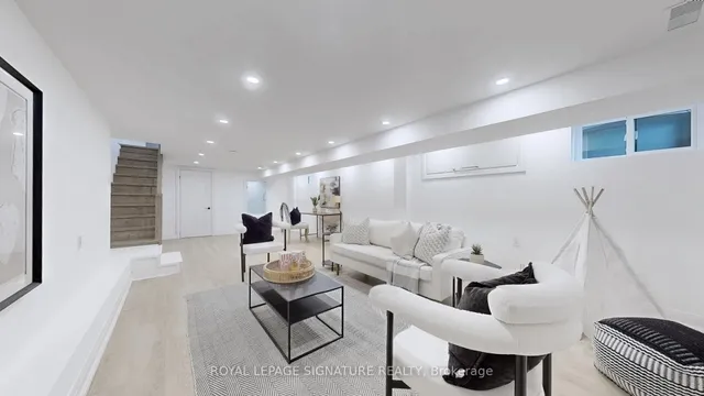 Additional image 21 of 914 Broadview Ave