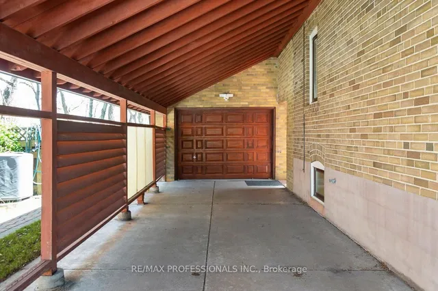 Additional image 10 of 33 Heathrow Dr