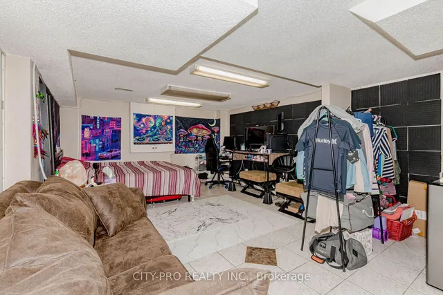 Additional image 43 of 382 Harrowsmith Dr